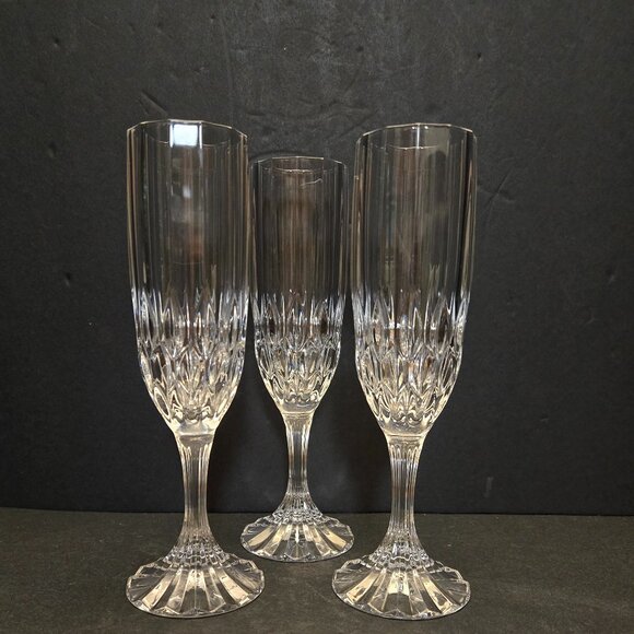 CRISTAL D'ARQUES DURAND "BRETAGNE" CHAMPAGNE FLUTES - Picture 1 of 11